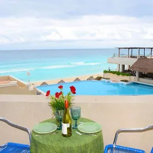 Ocean Front Suite, Balcony, Kitchen. Cancún